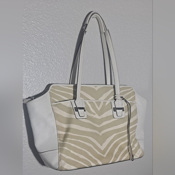 Coach Zebra Purse White and Tan - Picture 16 of 16